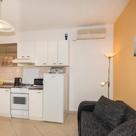 Apartment Marieta *
