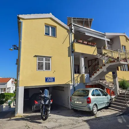 Apartment Marieta *