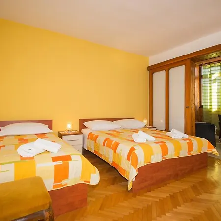 Apartment Marieta *