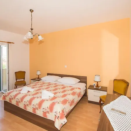 Apartment Marieta *